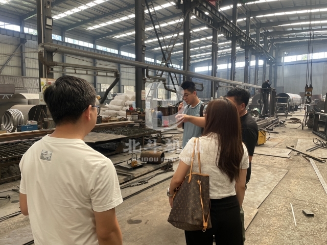 歡迎客戶專程來考察連續式炭化設備